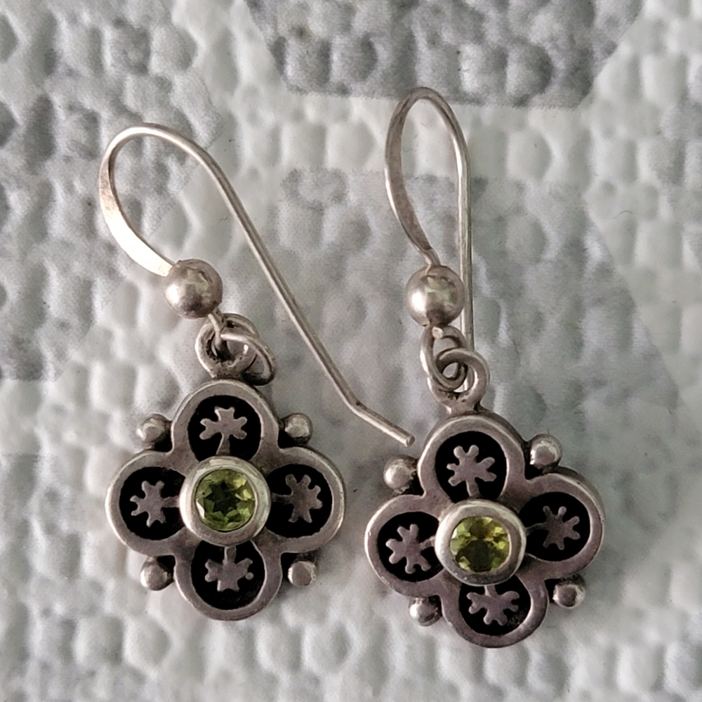 ✨️LAST DAY JULY 25TH✨️Sterling Silver Shamrock Peridot Set Earrings